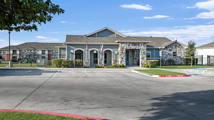 Gran Cielo leasing office exterior
